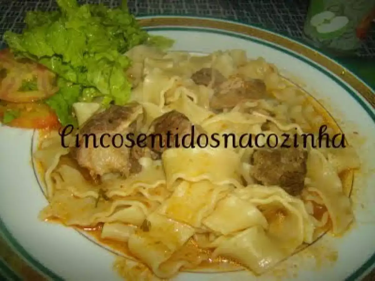 Carne estufada com massa - foto 2