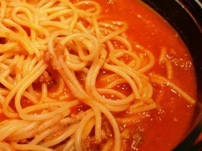 Carne guisada com esparguete