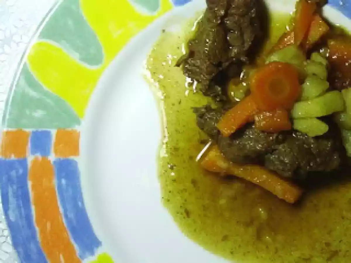 Carne na cerveja com batatas e cenoura