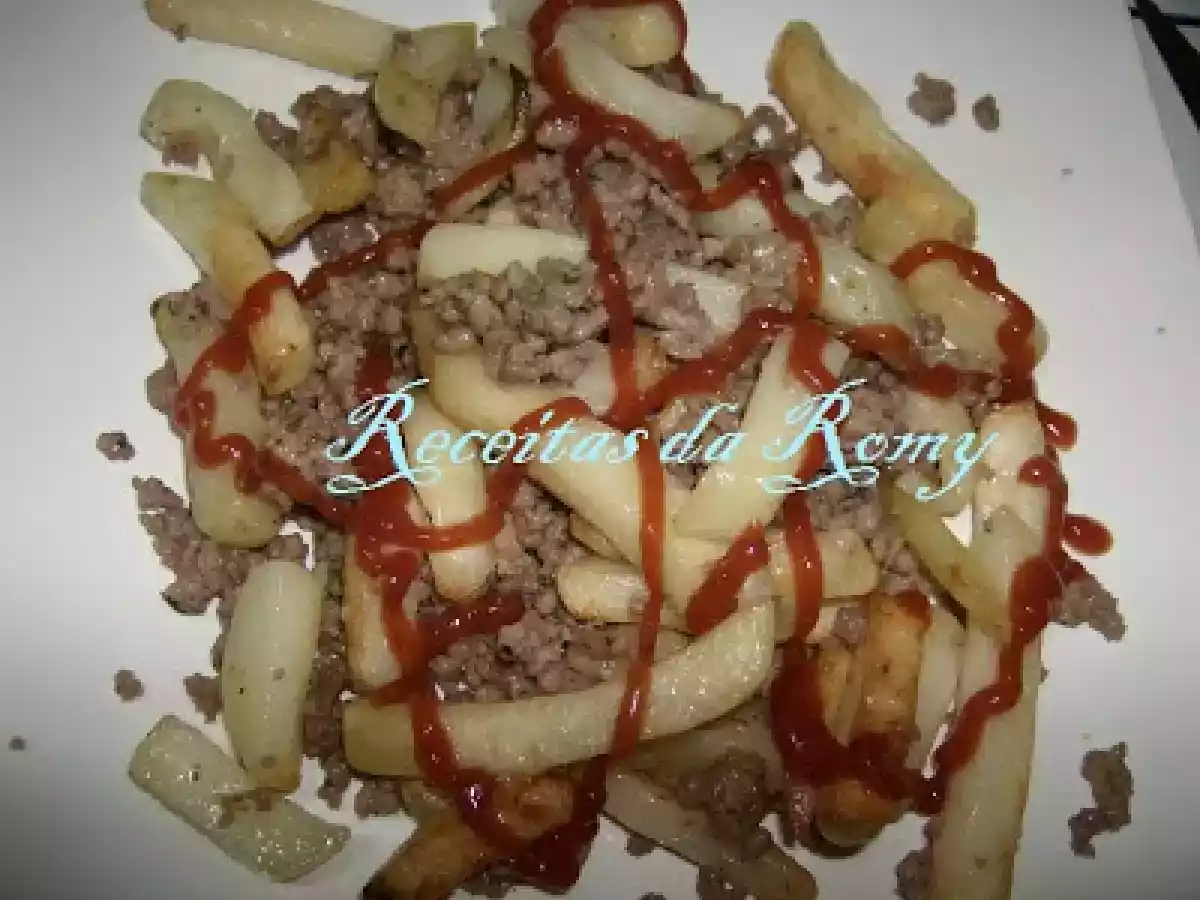 Carne picada com batata frita