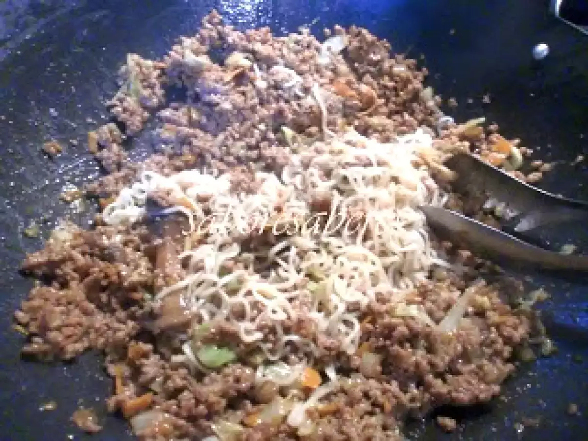 Carne picada com vegetais e massa - Wok - foto 5