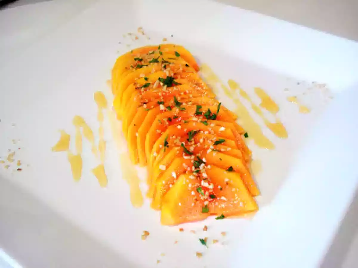 Carpaccio de Mamão com Castanha do Pará e Hortelã