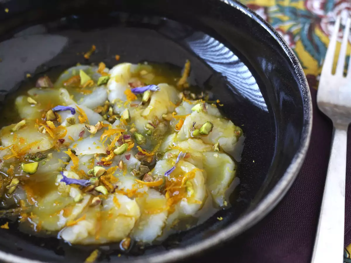 Carpaccio de vieiras com vinagrete cítrico e pistaches, uma entrada elegante e fácil de preparar - foto 5