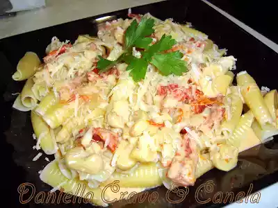 Castellane ao molho de tomate seco e gorgonzola