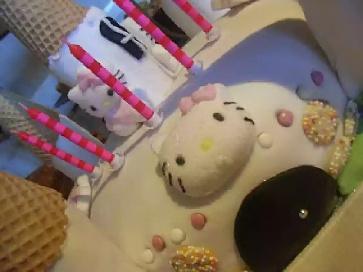 Castelo da hello Kitty em bolo... - foto 2