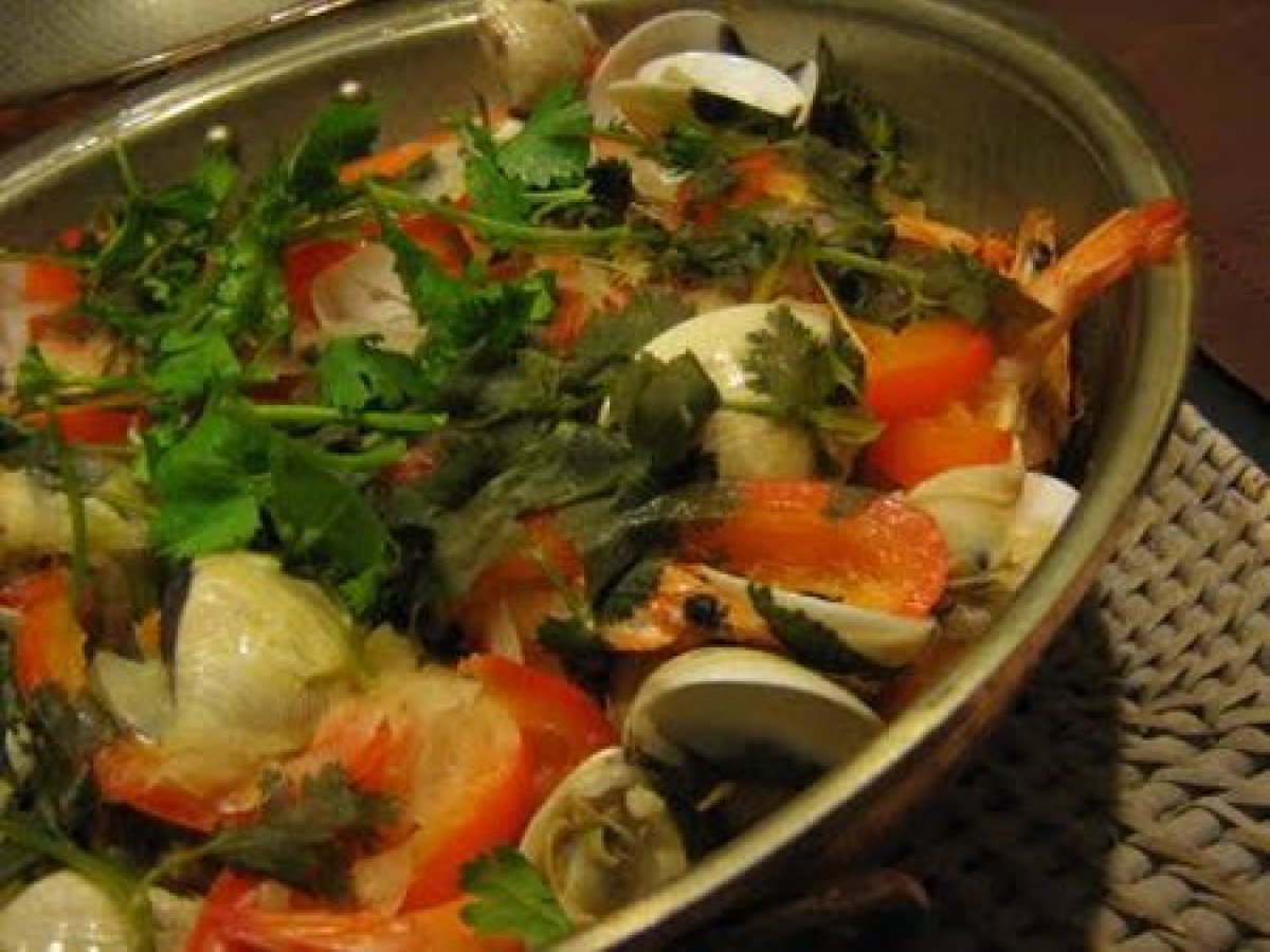 Cataplana de Porco com Gambas e Ameijoas