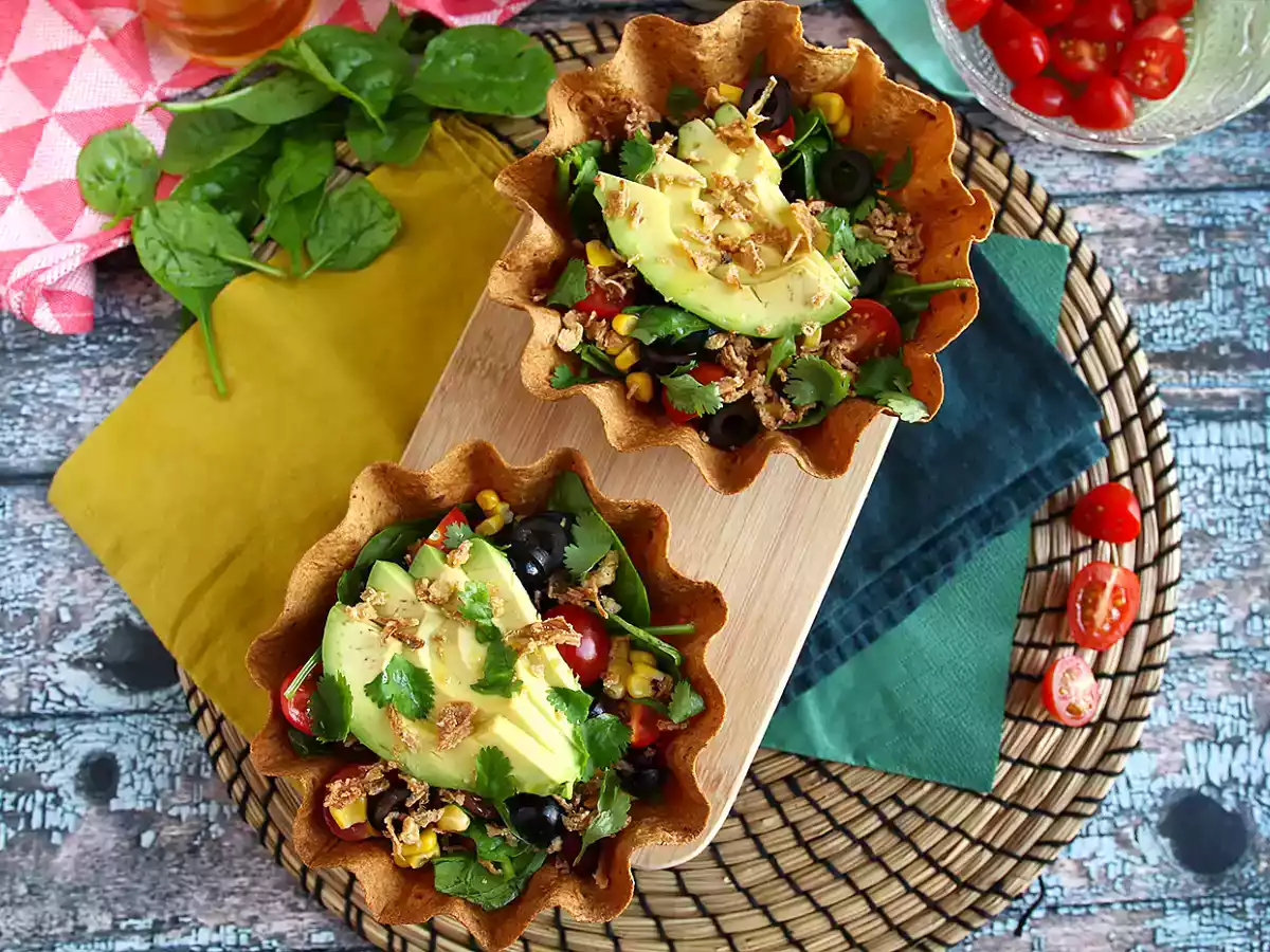 Cesta de tortilha com salada (Tortilla bowls) - foto 2