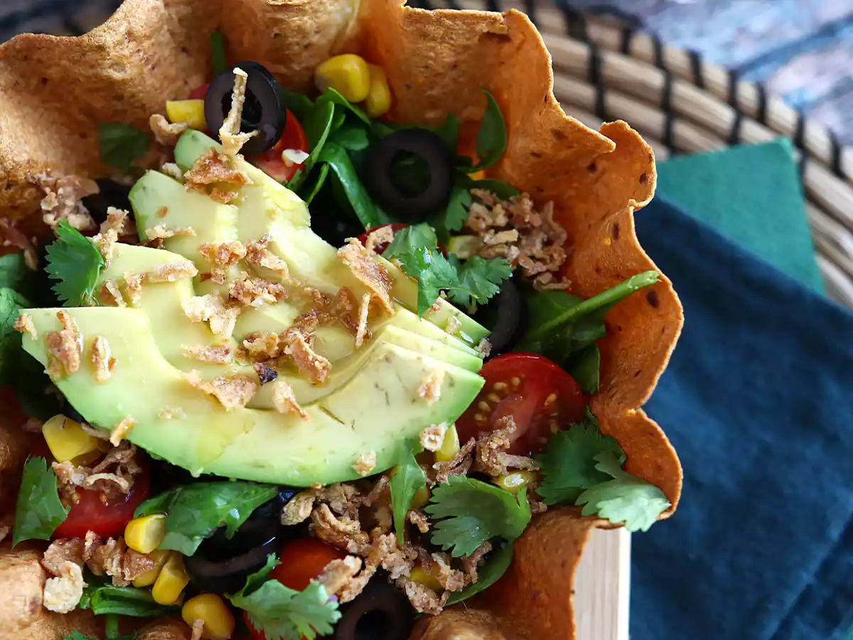 Cesta de tortilha com salada (Tortilla bowls) - foto 3