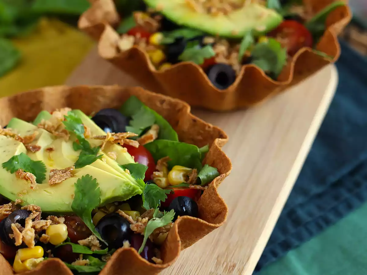 Cesta de tortilha com salada (Tortilla bowls) - foto 4