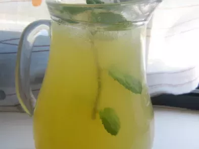 Chá verde, limão e hortelã
