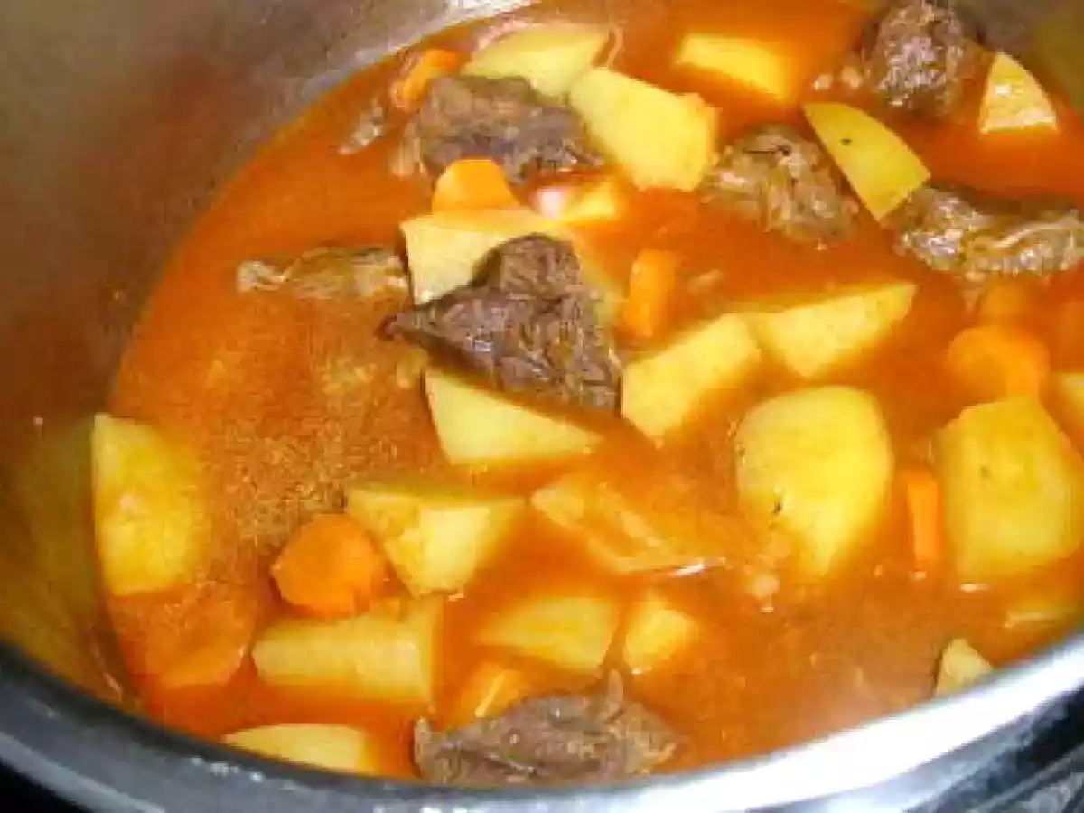 Chambão com batatas e cenoura
