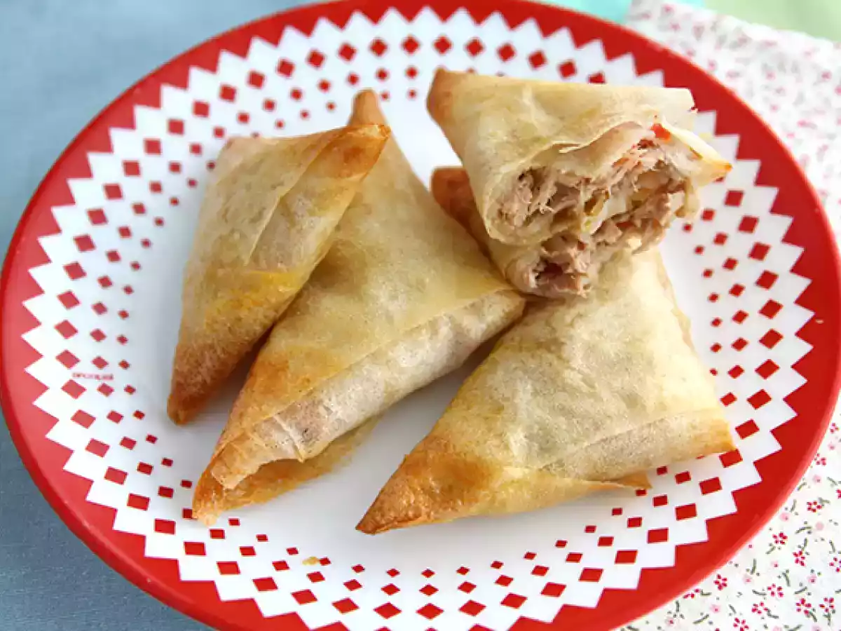 Chamuça de atum e tomate