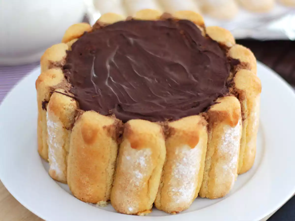 Charlotte de chocolate fácil