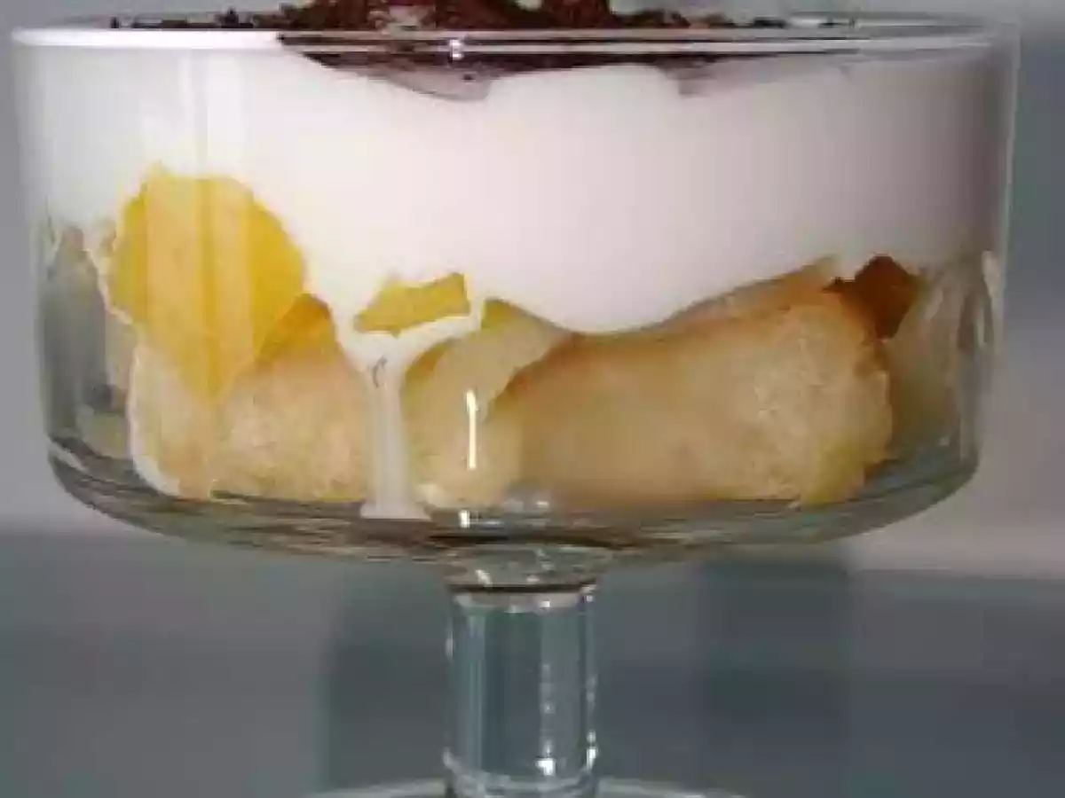 Charlotte de Frutas em Taças Individuais