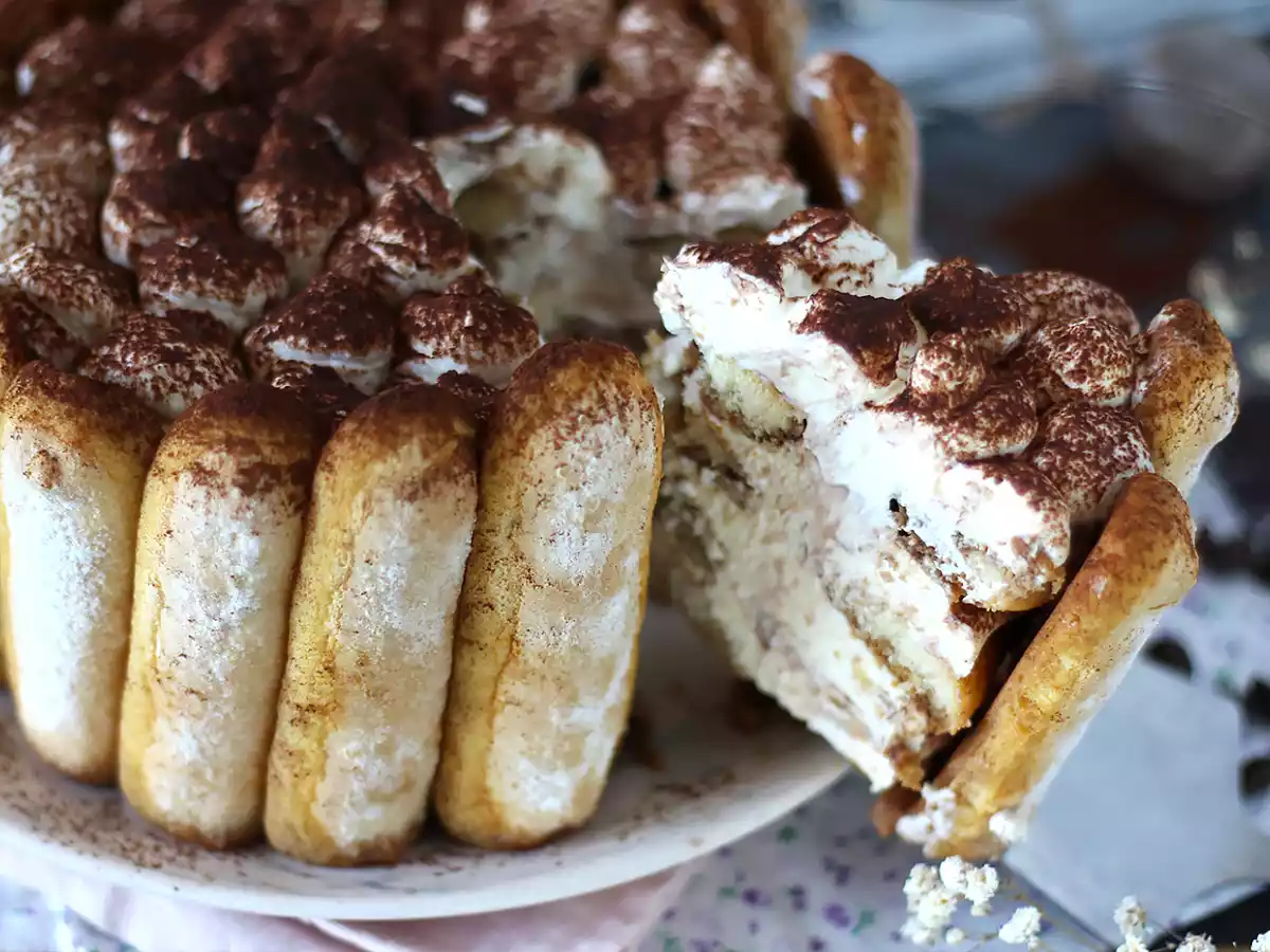 Charlotte de tiramisu sem ovos - foto 4