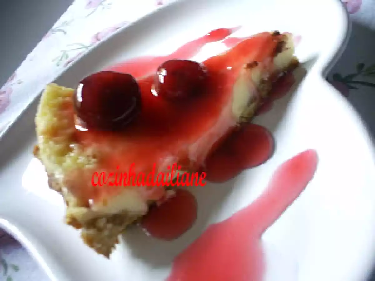 Cheesecake com calda de cereja