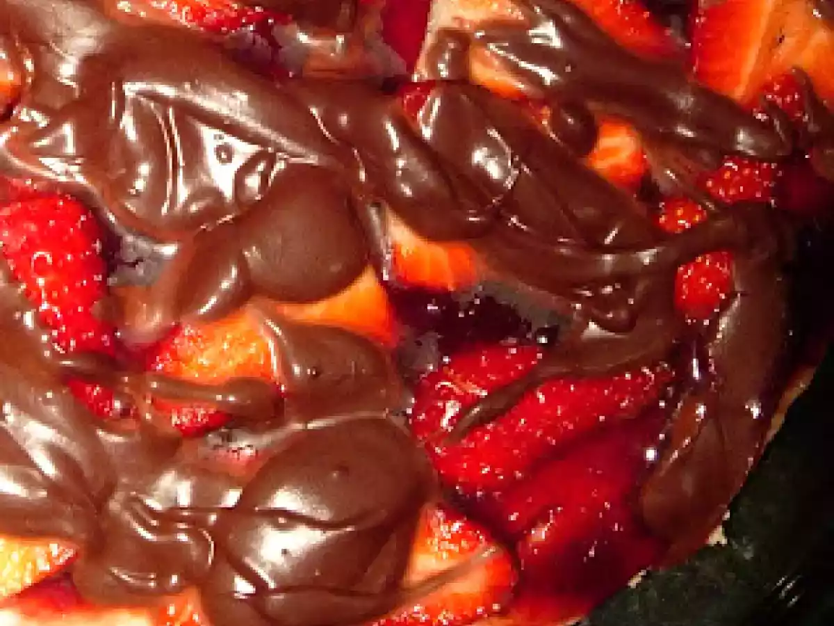 Cheesecake light de morangos e chocolate