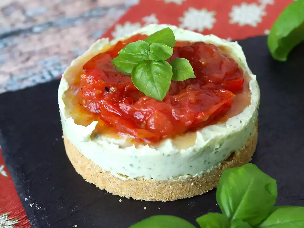 Cheesecake salgado com manjericão e tomate-cereja: ideia saborosa para bufês e aperitivos - foto 2