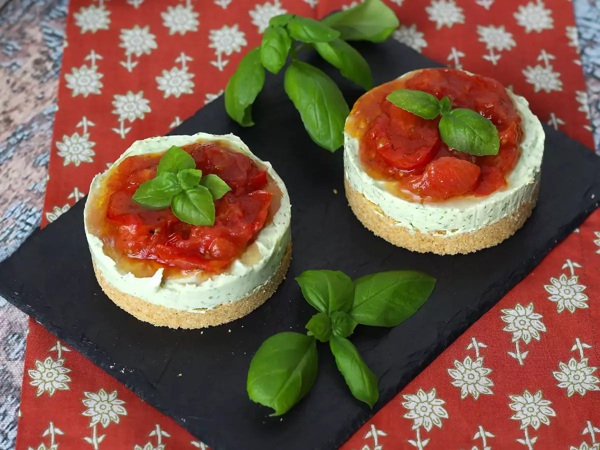 Cheesecake salgado com manjericão e tomate-cereja: ideia saborosa para bufês e aperitivos - foto 5