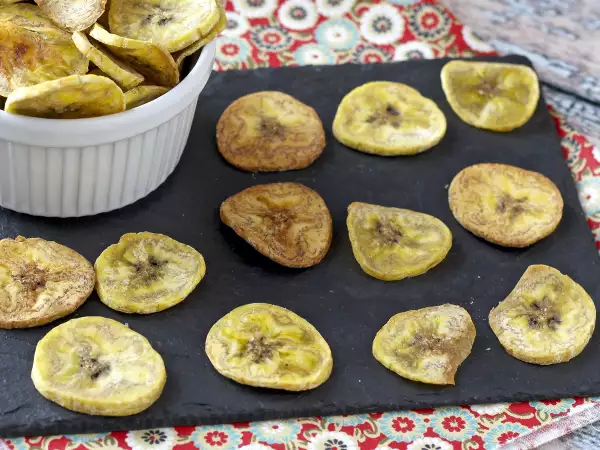 Receita Chips de banana-da-terra assados no forno, muito mais saudáveis