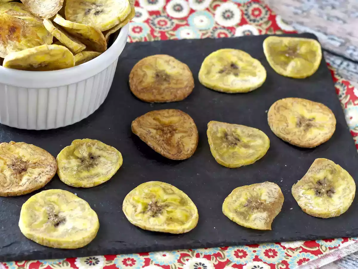 Chips de banana-da-terra assados no forno, muito mais saudável