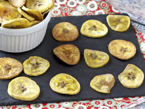 Receita Chips de banana-da-terra assados no forno, muito mais saudável