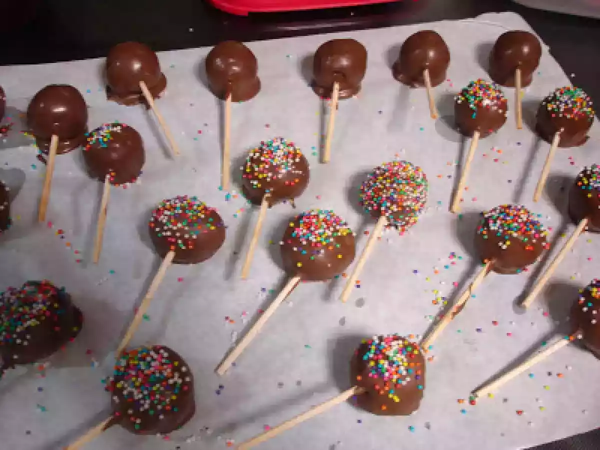 Chocolate Cake Pops (pirulitos de bolinho de chocolate)