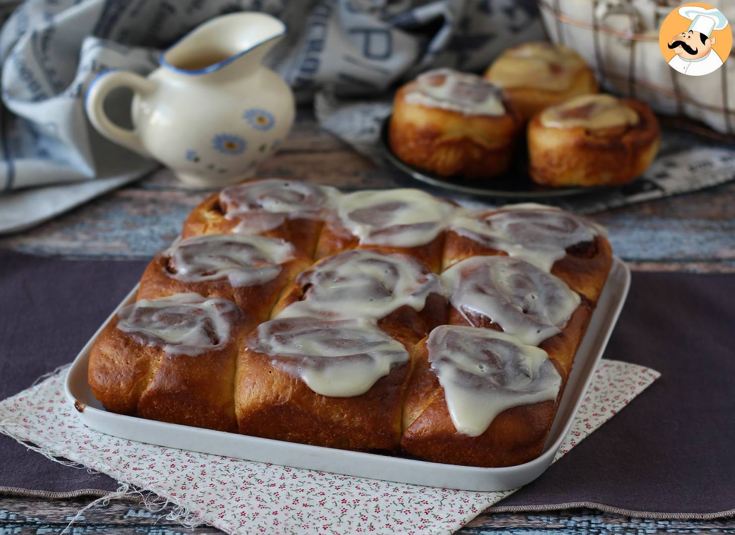 Cinnamon roll é um pãozinho doce de canela que foi criado na