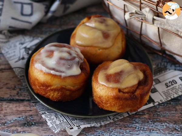 Cinnamon roll é um pãozinho doce de canela que foi criado na