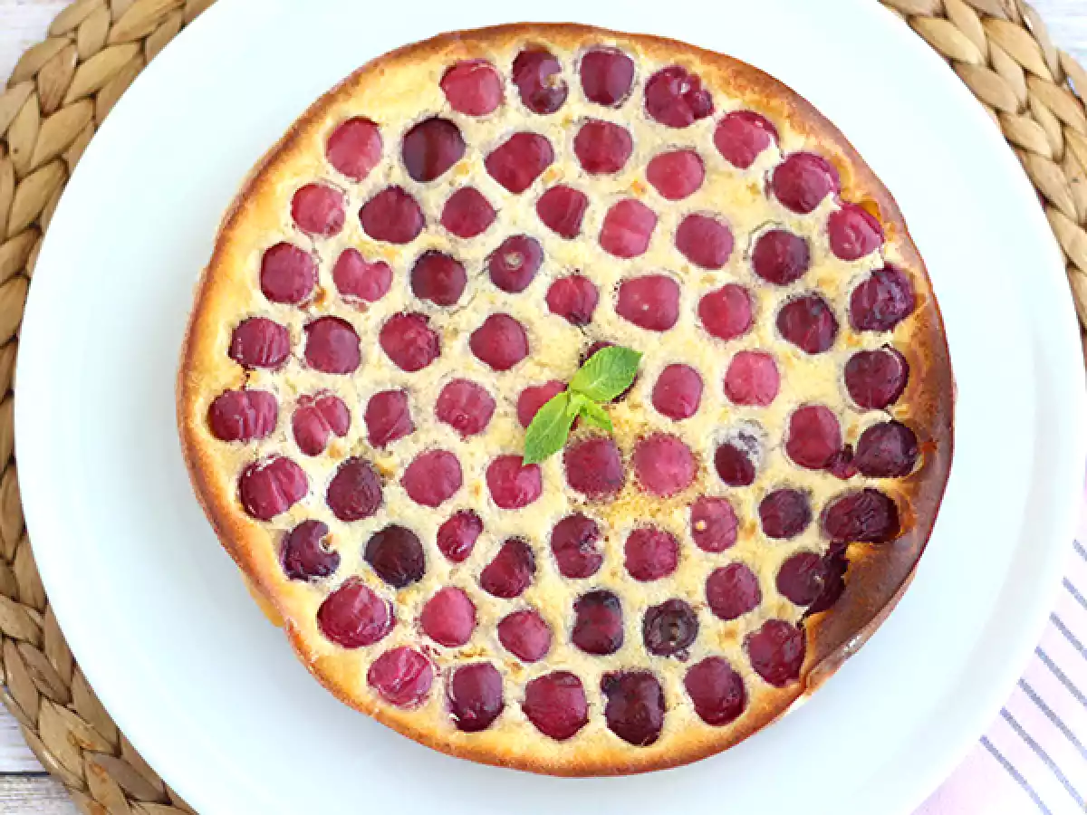 Clafoutis de cereja, uma sobremesa francesa leve, sem gluten e com baixas calorias