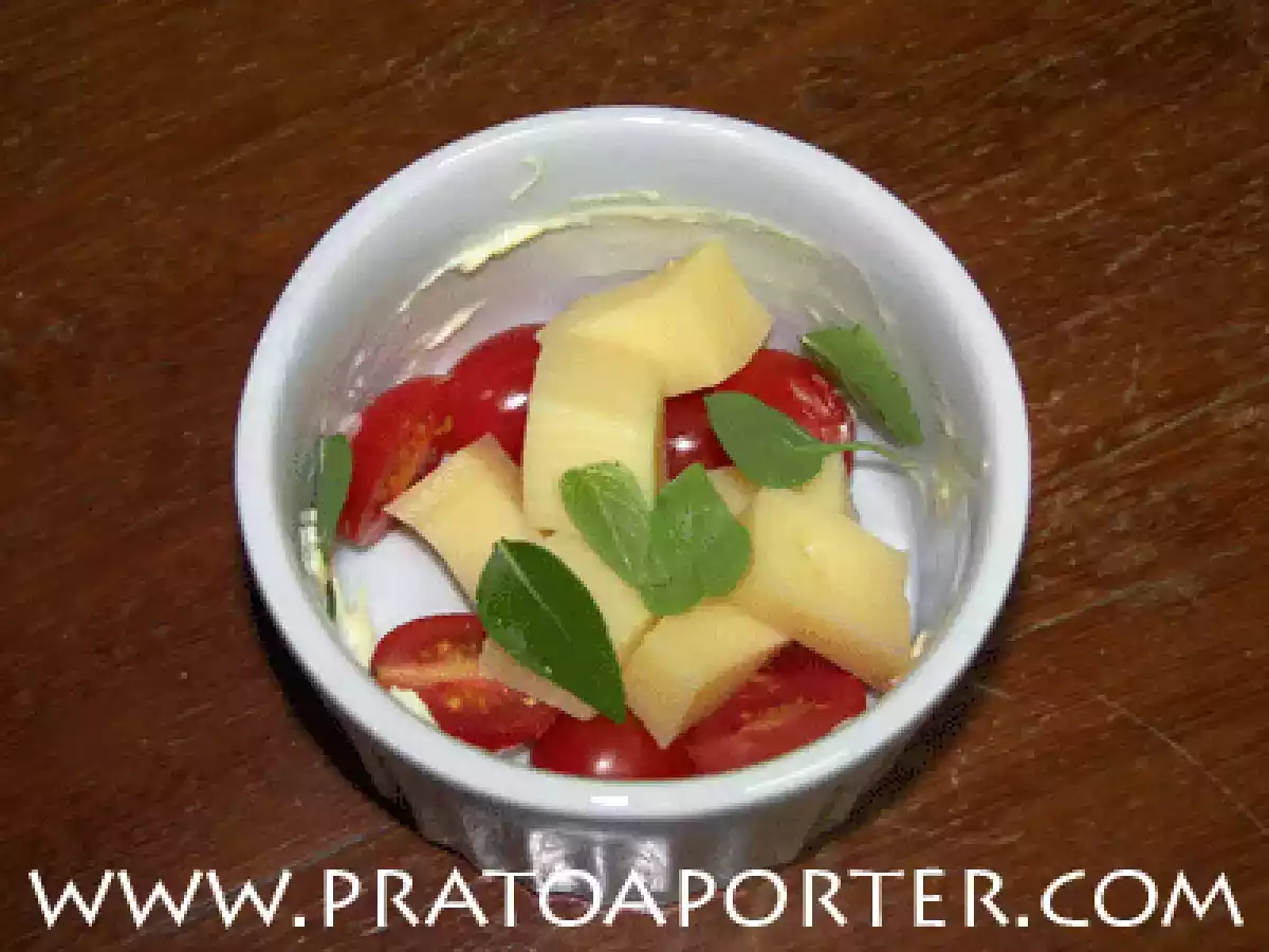 Cocotte de Tomate, Gruyère e Manjericão