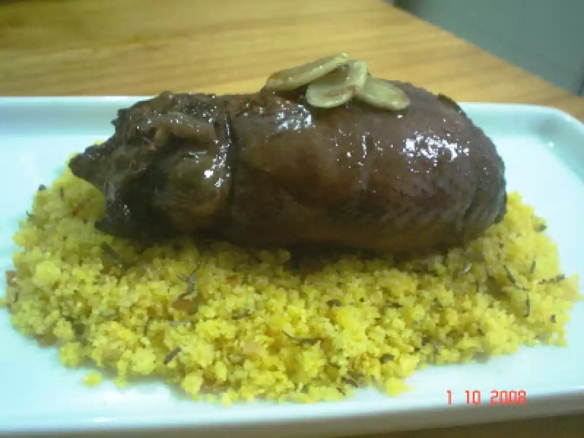 Codorna Desossada com couscous de ervas
