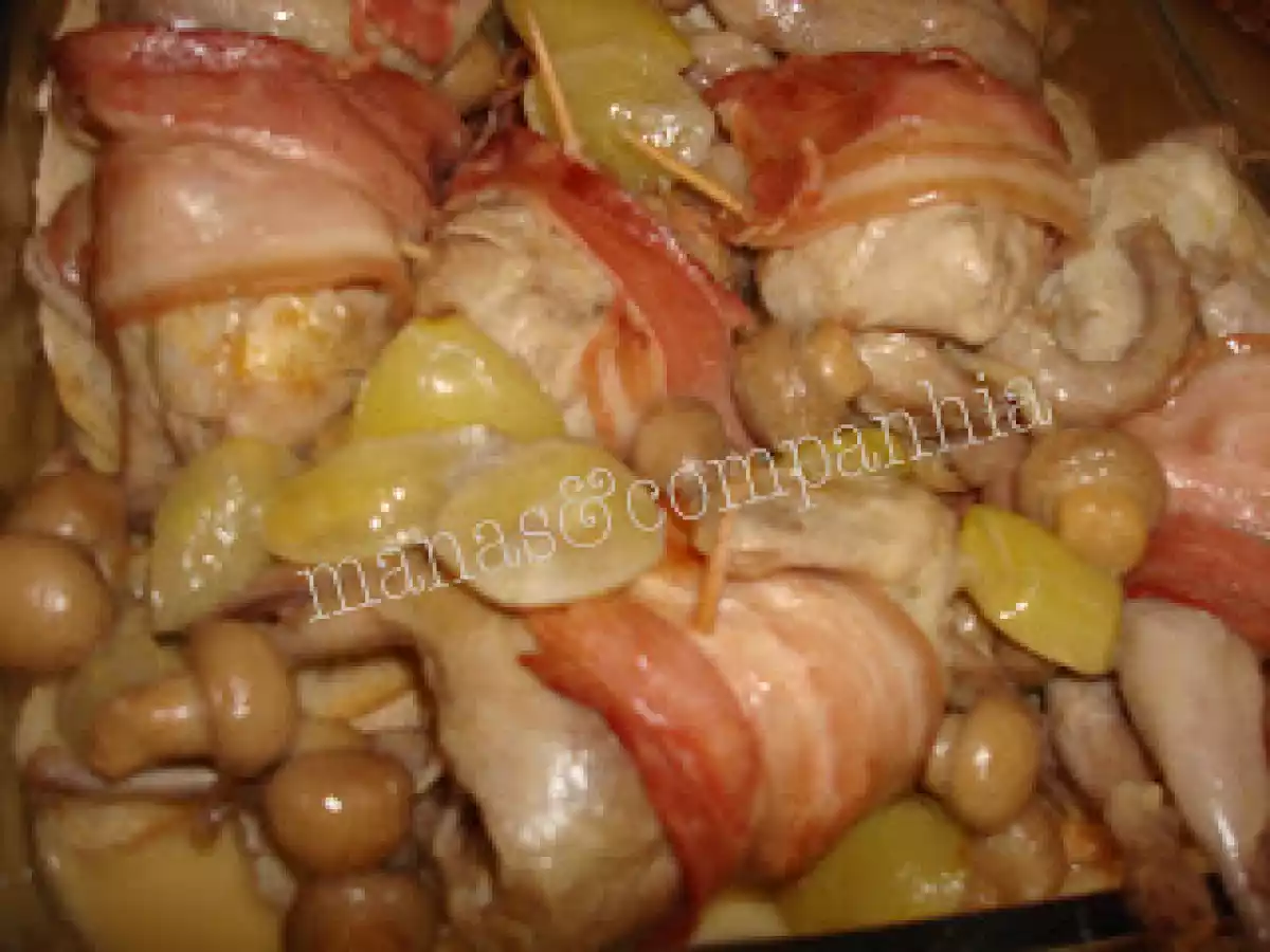Codornizes com bacon e uvas (ju)