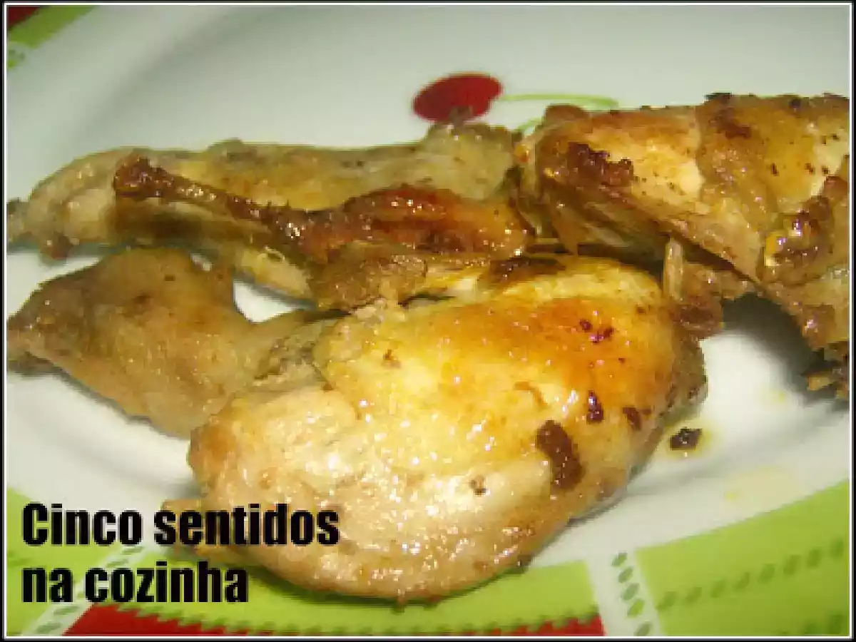 Codornizes fritas em azeite e alho