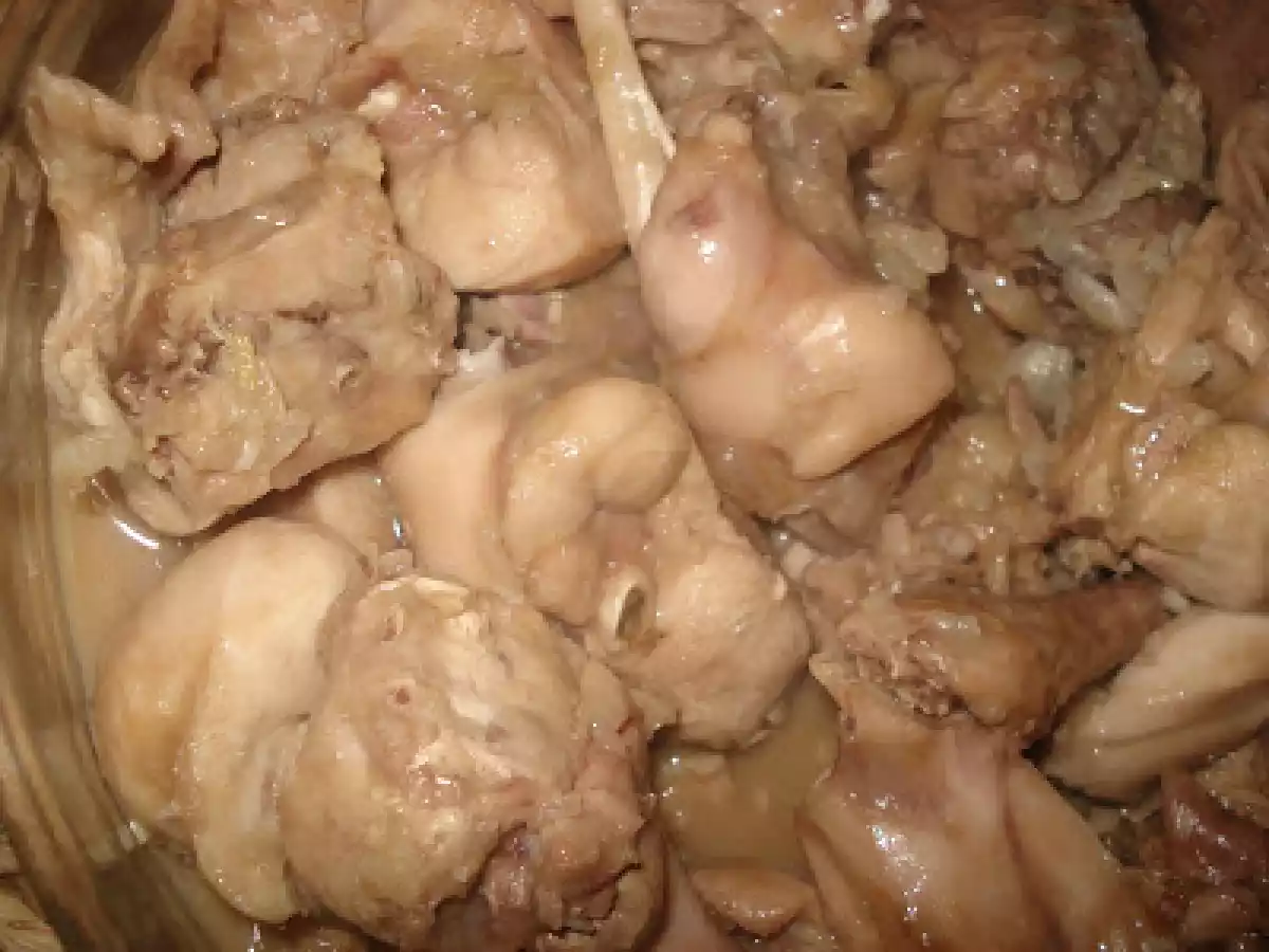 COELHO COM SOPA DE CEBOLA, ACOMPANHADO DE BATATA DUCHAISE E SALTEADO CHINÊS...