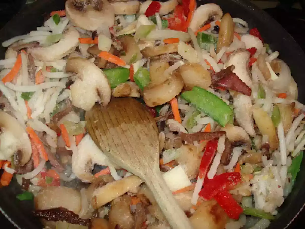 COELHO COM SOPA DE CEBOLA, ACOMPANHADO DE BATATA DUCHAISE E SALTEADO CHINÊS... - foto 2