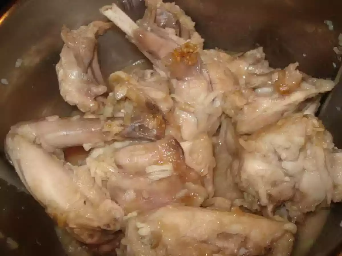 COELHO COM SOPA DE CEBOLA, ACOMPANHADO DE BATATA DUCHAISE E SALTEADO CHINÊS... - foto 4