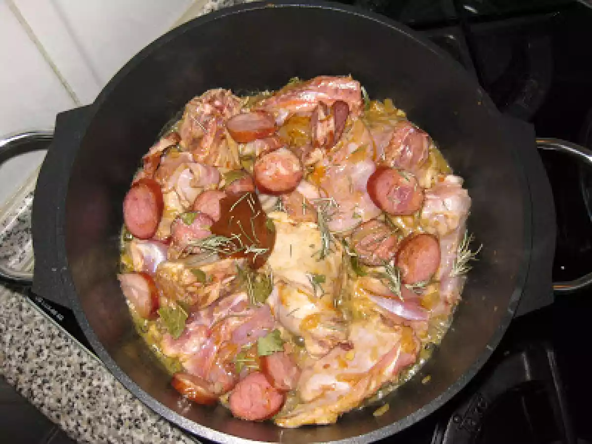 COELHO ESTUFADO COM ORELHAS DE BURRO (Cogumelos) e CASTANHAS - foto 2