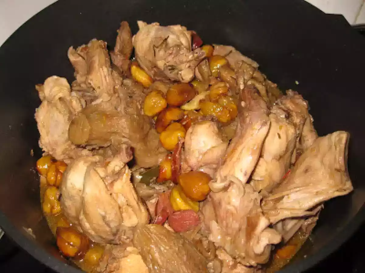 COELHO ESTUFADO COM ORELHAS DE BURRO (Cogumelos) e CASTANHAS - foto 4