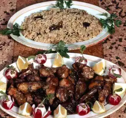 Coelho frito com arroz de miúdos