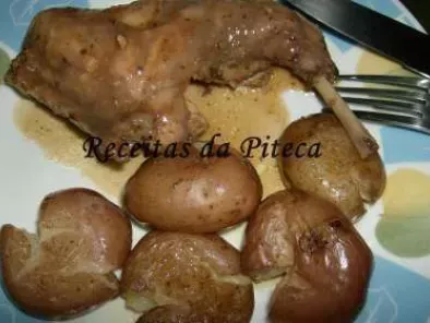 Coelho guisado com batatas a murro
