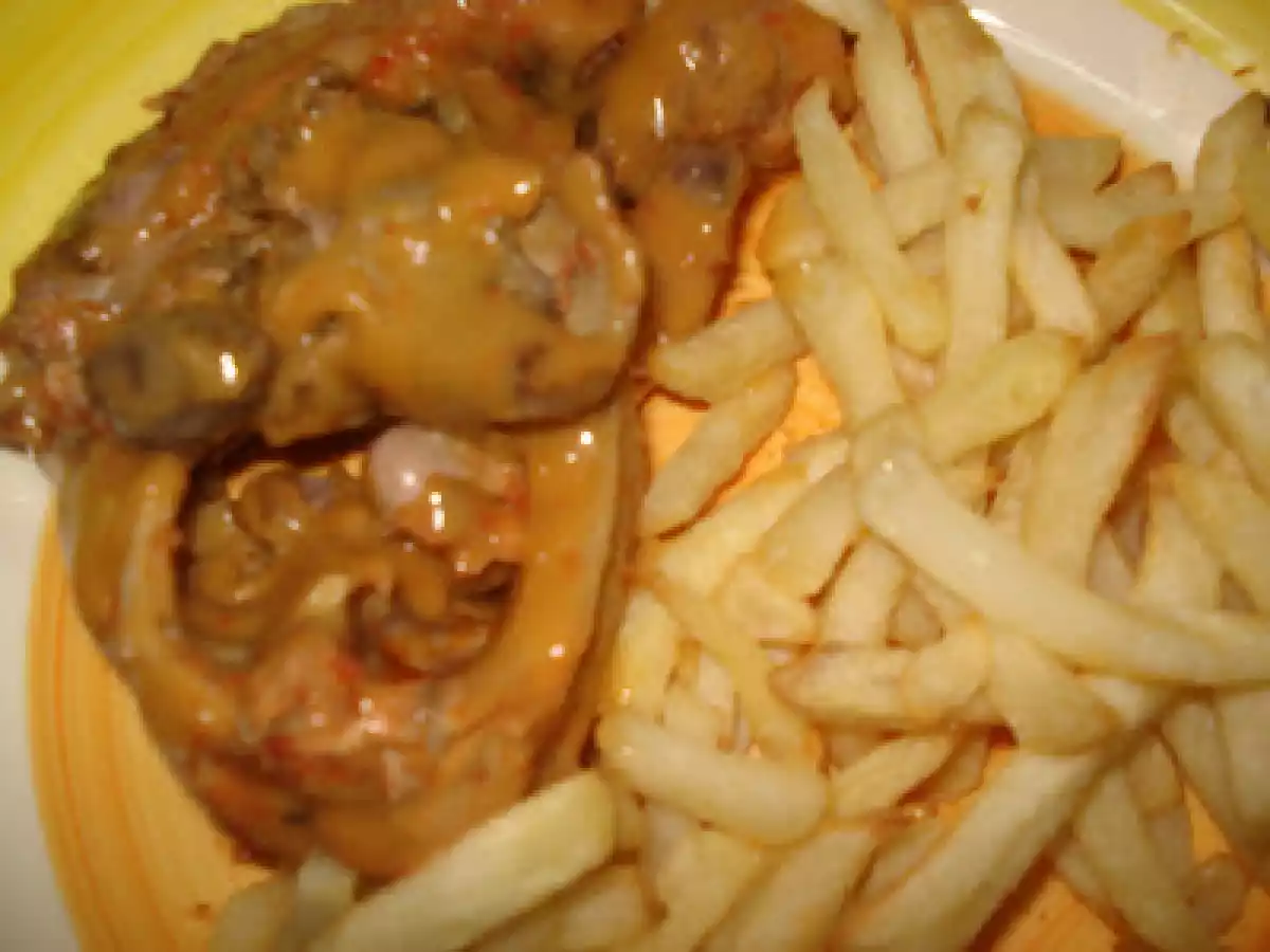 COELHO NA VAROMA ACOMPANHADO DE BATATAS NA ACTIFRY...