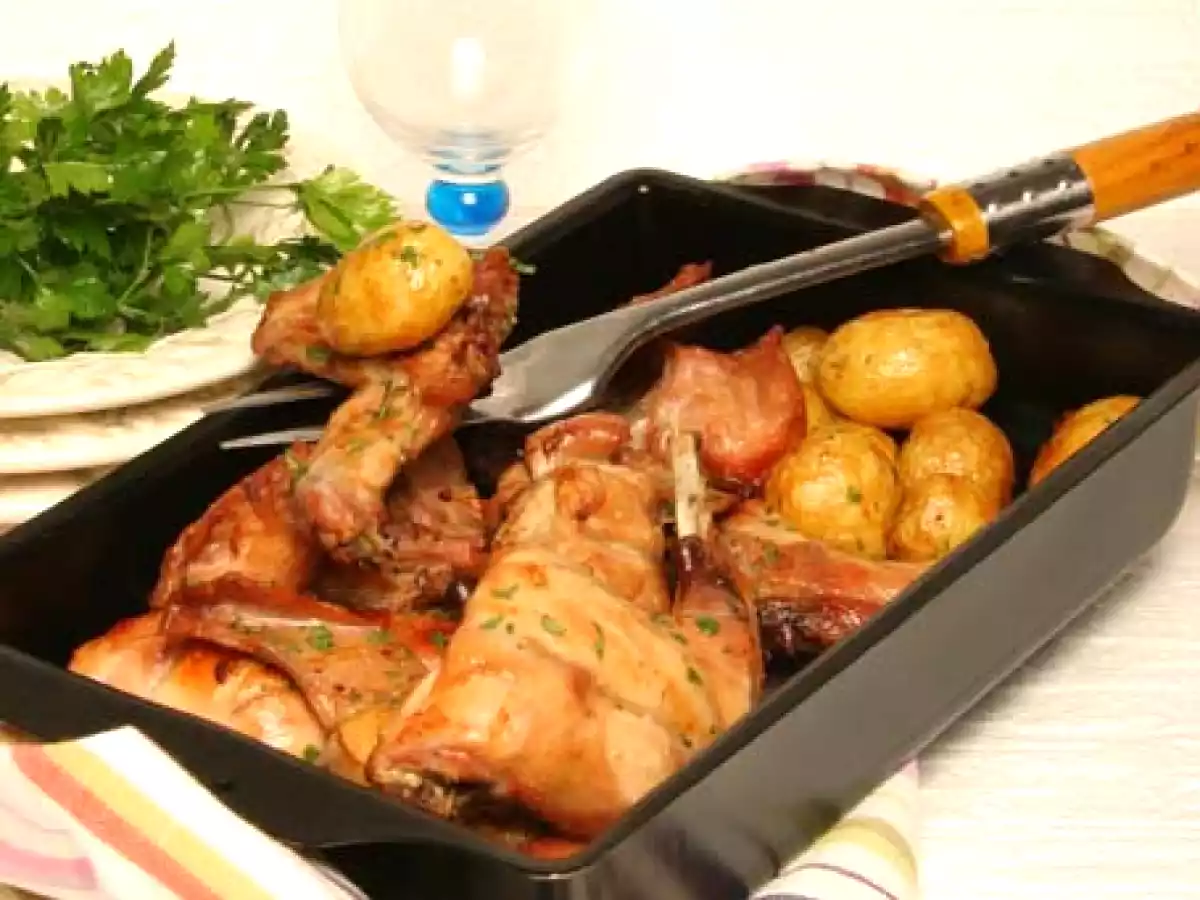 Coelho no Forno com Batatas Assadas