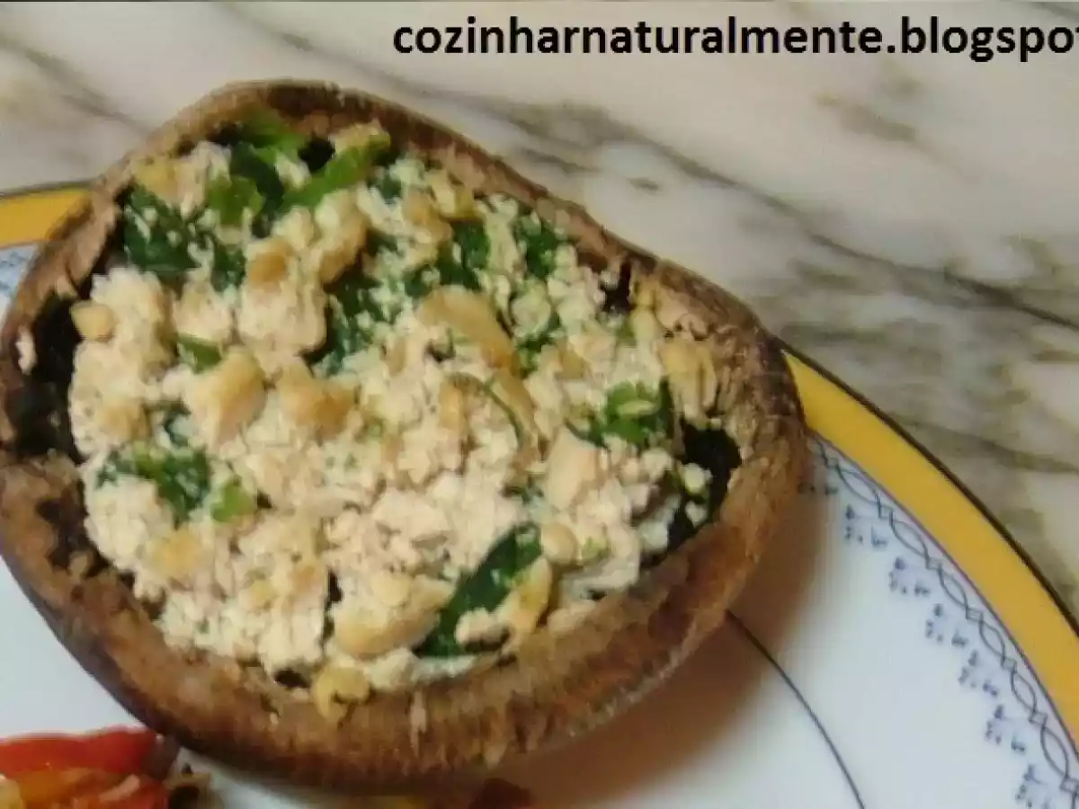 Cogumelo Portobello com Espinafres e Tofu