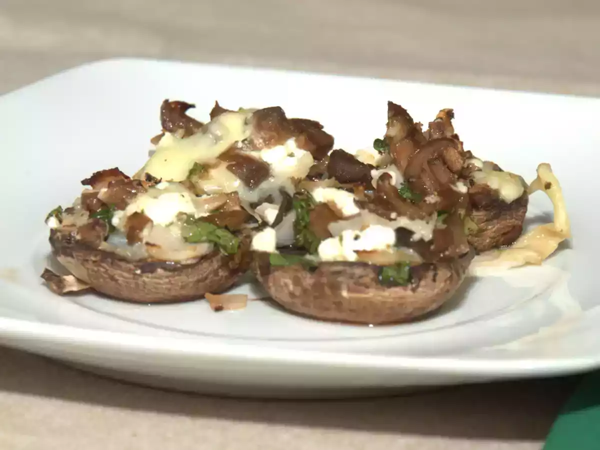 Cogumelos gratinados com feta
