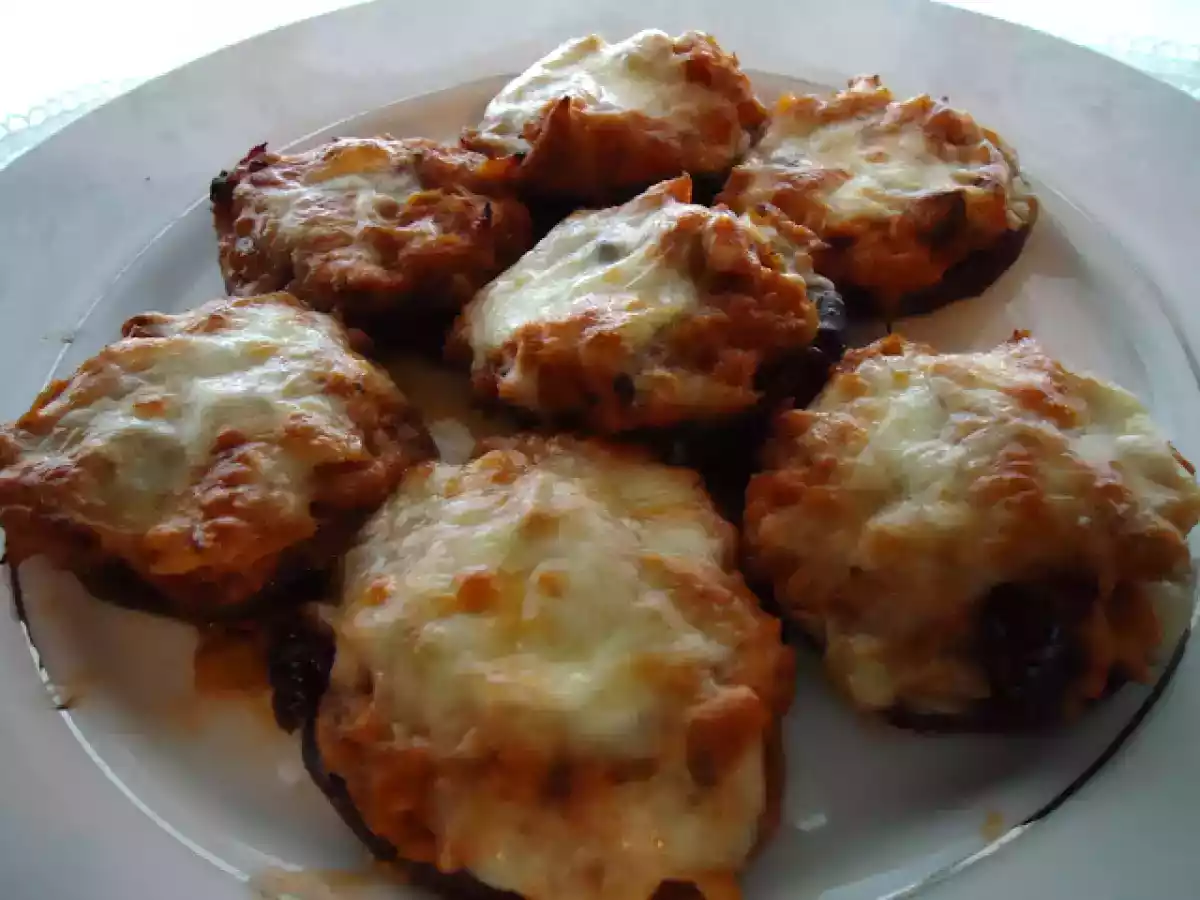 Cogumelos portobello recheados com atum e tomate seco