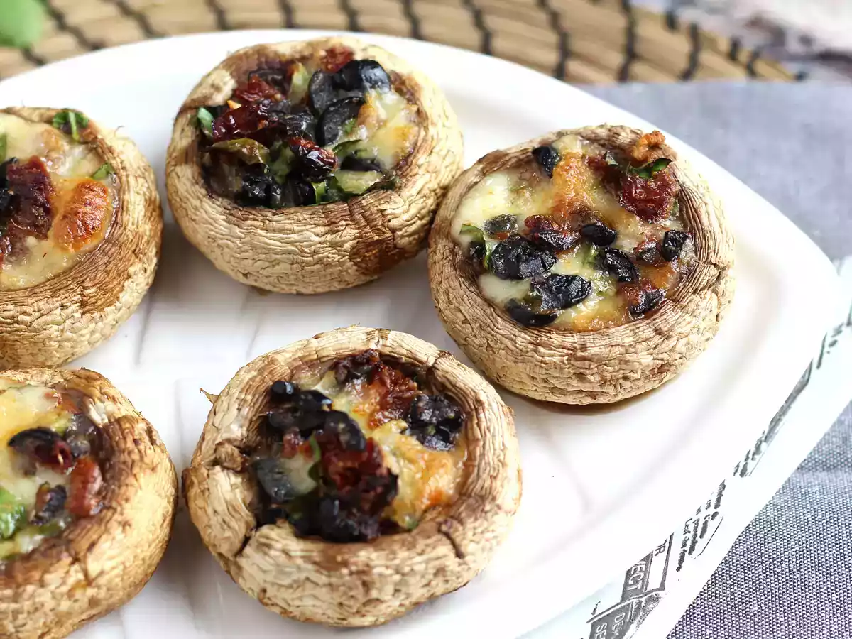 Cogumelos recheados com mozzarella