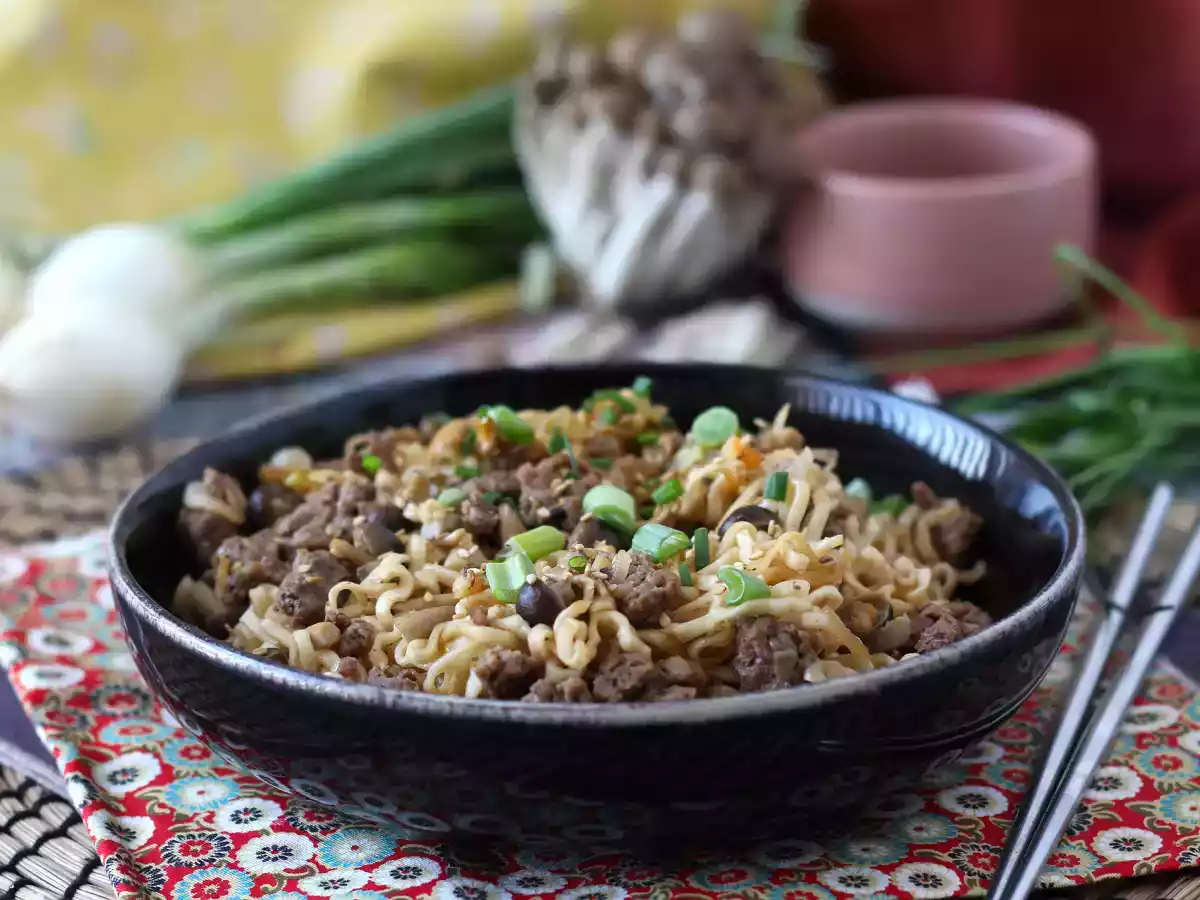 Como cozinhar macarrão instantâneo? Receita rápida com carne e cogumelos! - foto 3