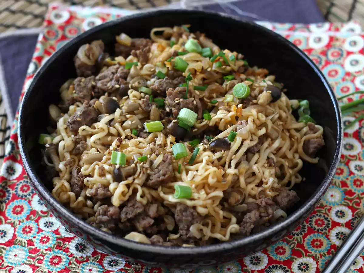 Como cozinhar macarrão instantâneo? Receita rápida com carne e cogumelos! - foto 6