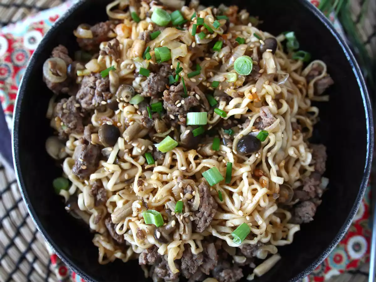 Como cozinhar macarrão instantâneo? Receita rápida com carne e cogumelos! - foto 7